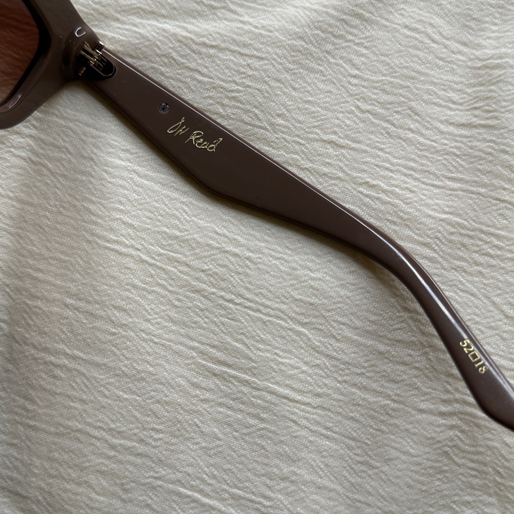 Dezi ‘On Read’ Women's Matte Stone Sunglasses - Picture 7 of 8